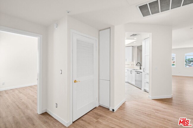 Building Photo - 1255 Federal Ave