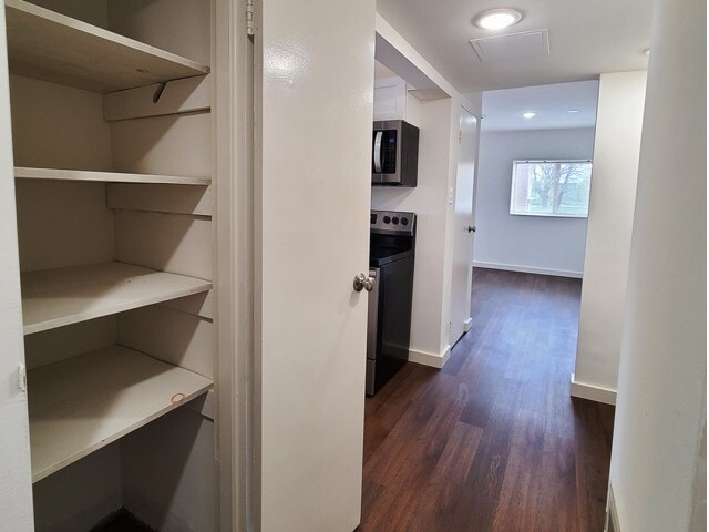 The Burgundy - 211 Springfield Apartments