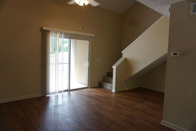 Building Photo - 2 Bedroom 2 Bath Townhouse Near NAS Jax
