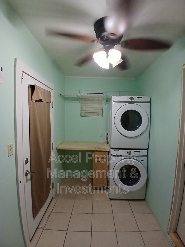 Building Photo - 3601 Mina De Oro