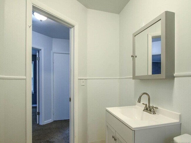 Building Photo - 2536 W Easton St