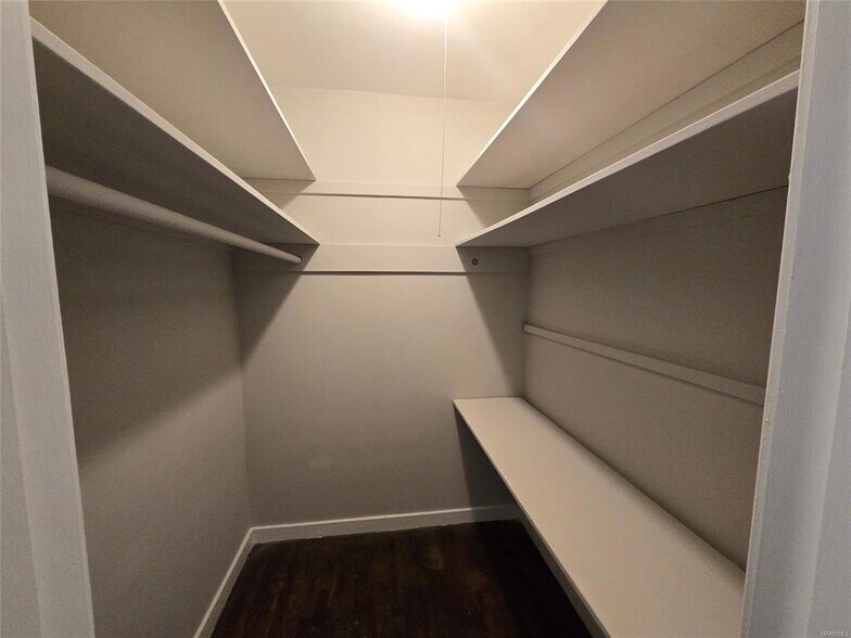 Building Photo - 3709 Wesley Dr