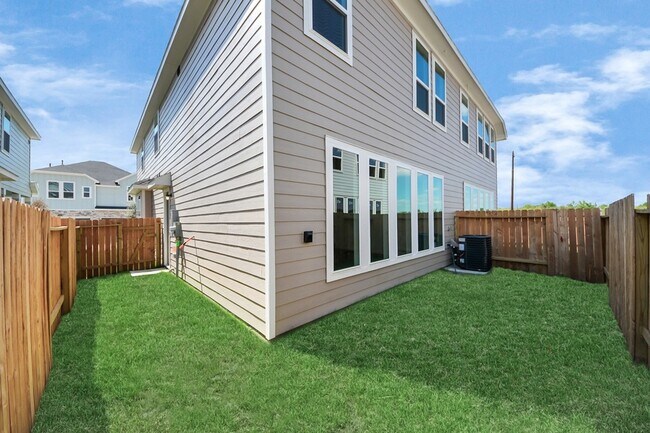 Building Photo - 2205 Via Cami Ln