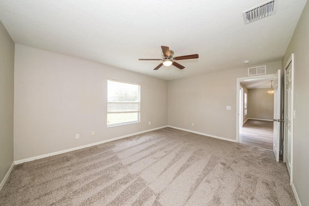 Building Photo - 6010 33rd Dr E