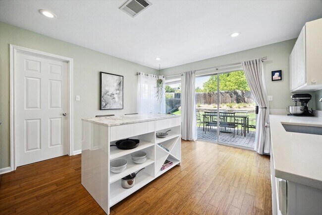 Building Photo - 1116 Collinwood W Dr