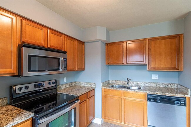 Building Photo - 1 bedroom, 1 bath luxury condo at Grandvie...