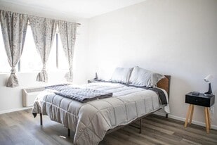 Building Photo - 381 Sherbundy St