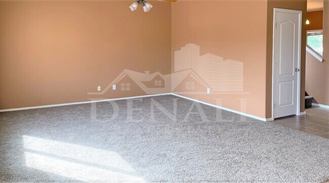 Building Photo - 925 E Canyon Rock Rd