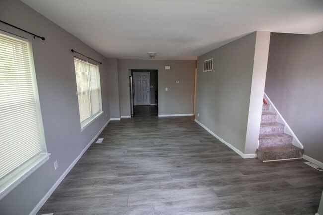 Building Photo - 4346 Swan Ave