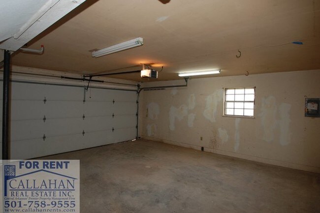 Building Photo - Benton 4 Bedroom Home Awesome Interior!!!