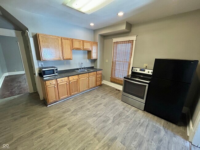 Building Photo - 235 N Oxford St