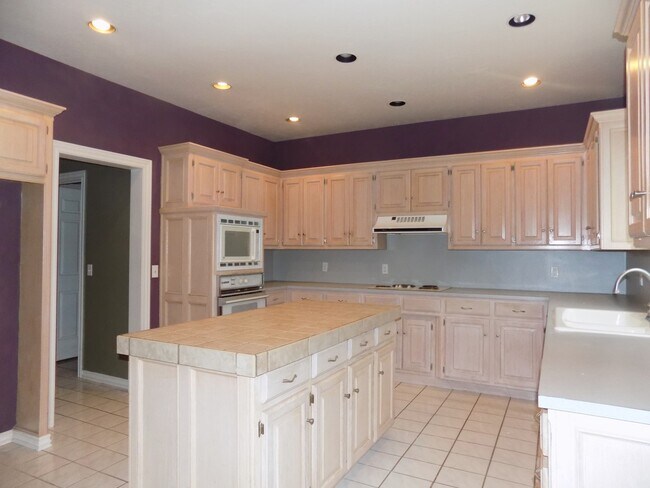 Building Photo - BREATHTAKING 3 Bed/2.5 Bath Home in Yukon!...