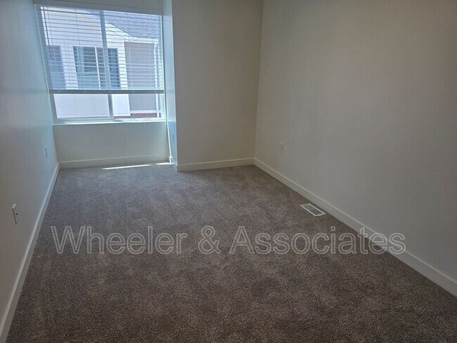 Building Photo - 444 W 1080 S