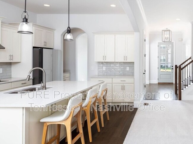 Building Photo - 631 Silva Ln
