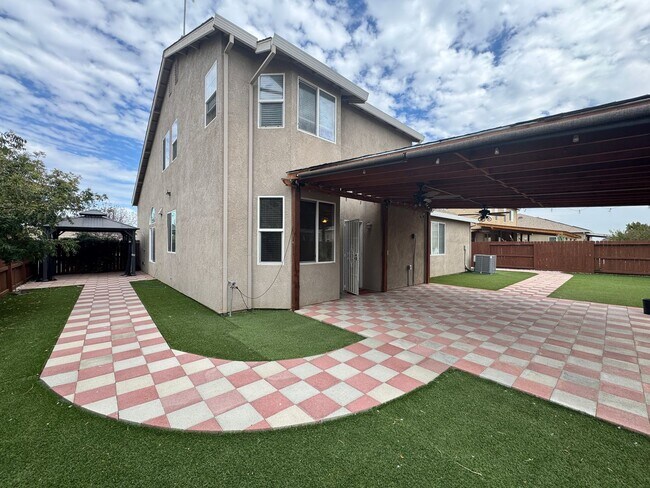 Building Photo - 13721 Santa Lucia Dr