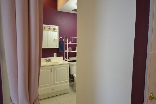 Building Photo - 1712 Suffolk Dr