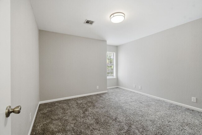 Building Photo - 2850 E 90th St