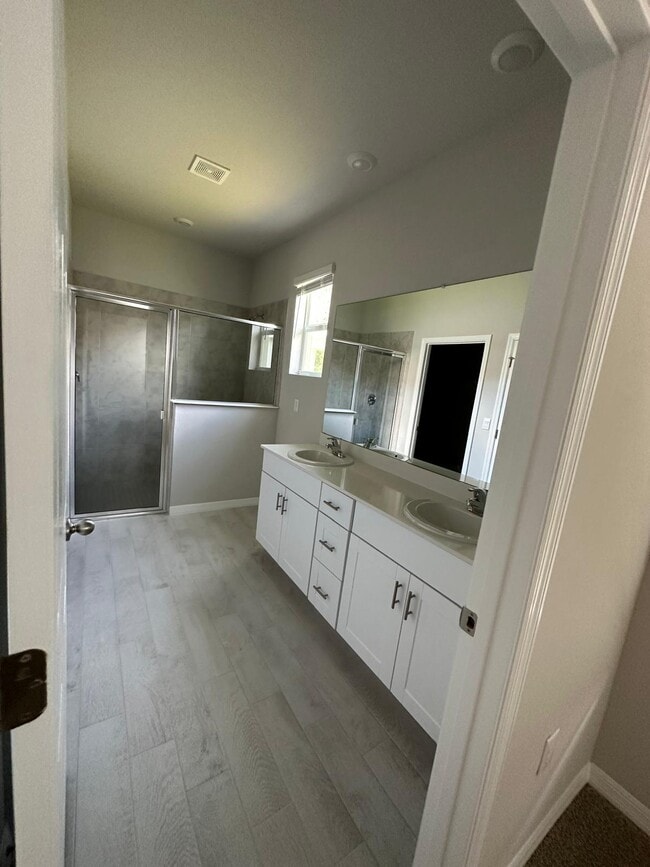 Building Photo - 826 Friendship Cir