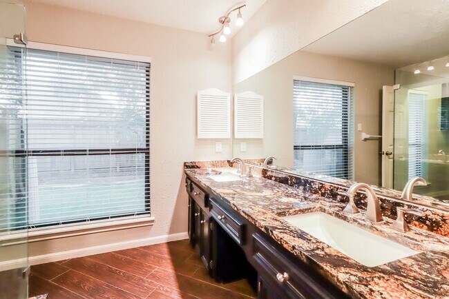 Building Photo - 3910 Cedar Valley Dr