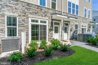 Building Photo - 8102 Donatello Dr