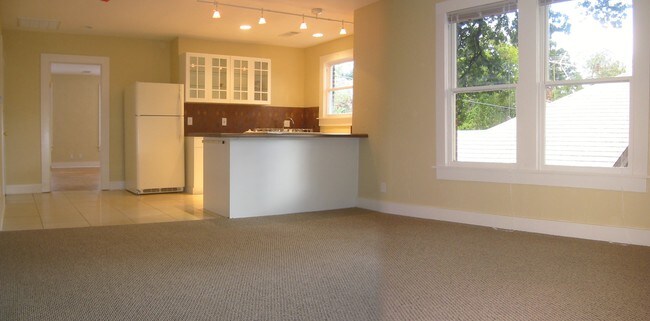 Interior Photo - 716 Blaylock Dr