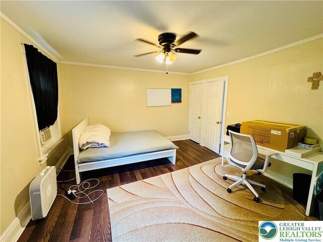 Building Photo - 1523 W Chew St