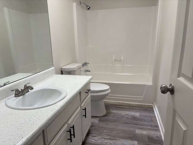 Building Photo - COMING SOON  LaVergne 3BR/1BA new floors, fresh paint, 1 acre lot