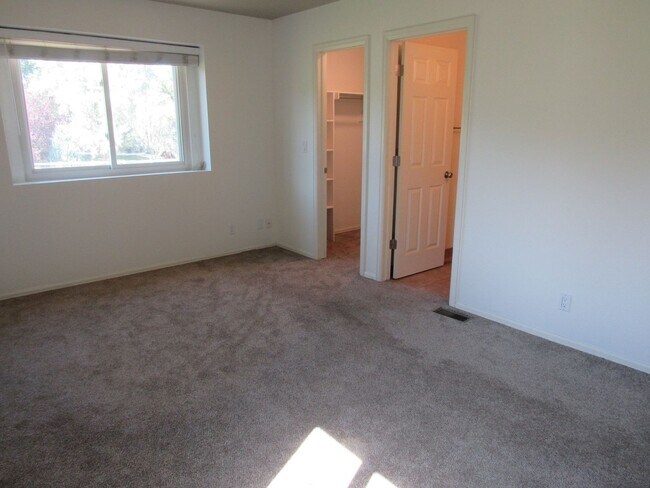 Building Photo - Double Master layout