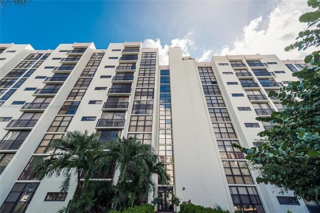 Building Photo - 1 bedroom in Sunny Isles Beach FL 33160