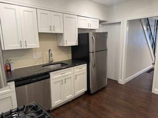 Building Photo - Great updated 3 Bedroom Row home in Manayunk for rent $2,200/month