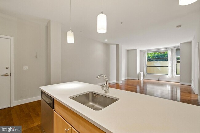 Building Photo - 1435 Chapin St NW