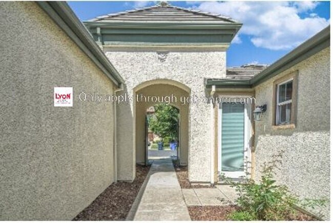 Building Photo - 4 br, 3.5 bath House - 390 Lanfranco Circle