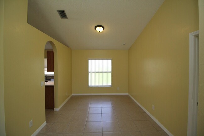 Building Photo - 709 Rostock Cir NW