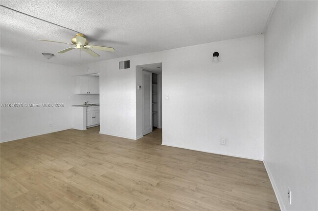 Building Photo - 2145 Pierce St