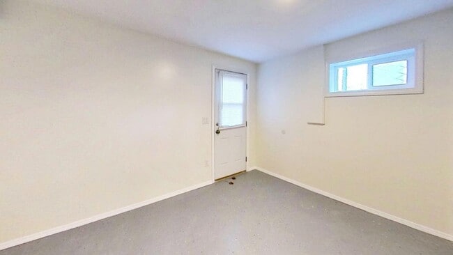 Building Photo - Large Home with Spiral Staircase in York Neighborhood!