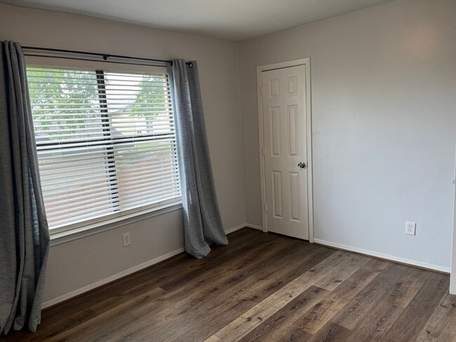 Building Photo - 8834 Sandcastle Ct