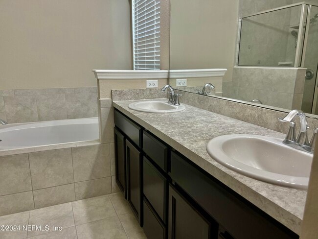 Building Photo - 10840 Peacock Landing Ct