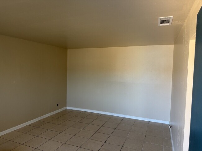 Building Photo - "Charming 4-Bedroom Home with 2 Baths in Pittsburg – Spacious 1459 Sq Ft Gem!"