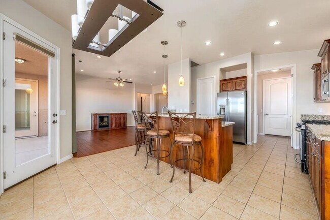 Building Photo - This beautiful Gem is ready for you to move into now.  Stunning views, spacious floor plan. Call ...
