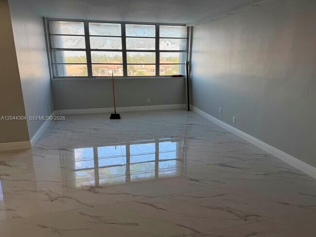 Building Photo - 1400 S Ocean Dr