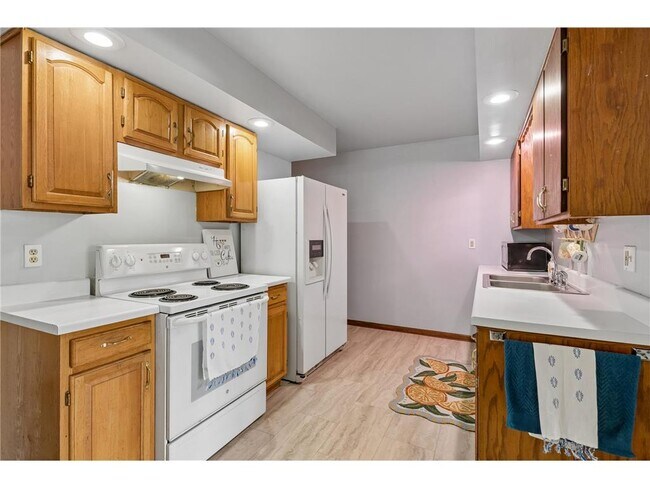 Building Photo - 5542 S 28th Ave