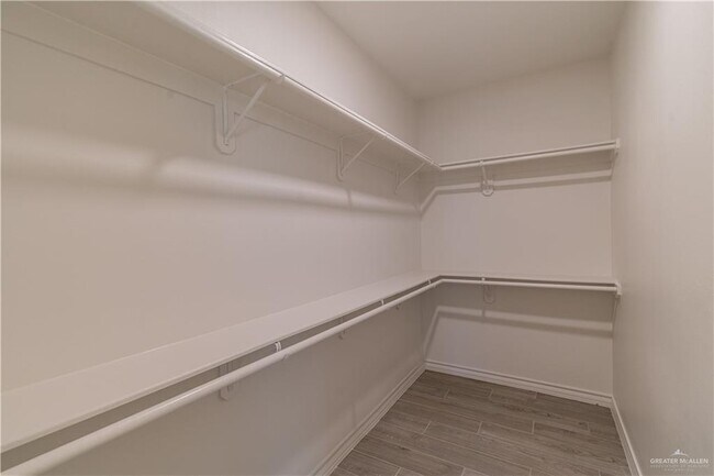 Building Photo - 405 Rio Red St