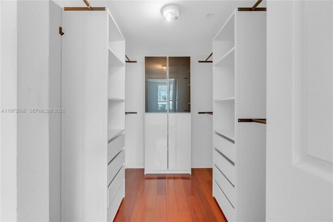 Building Photo - 1155 Brickell Bay Dr