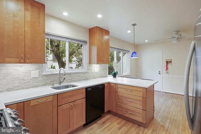 Building Photo - 1424 Yellowwood Ct