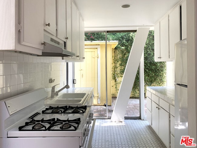 Building Photo - 8437 Ridpath Dr