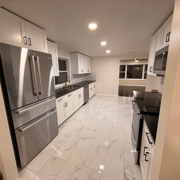 Building Photo - 5211 E 141st St