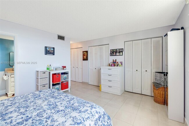 Building Photo - 321 SE 3rd St