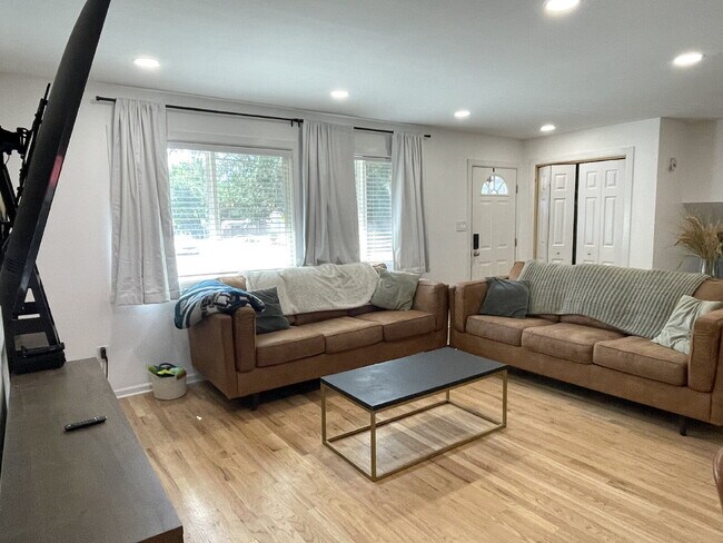 Building Photo - 134 Kilgore St