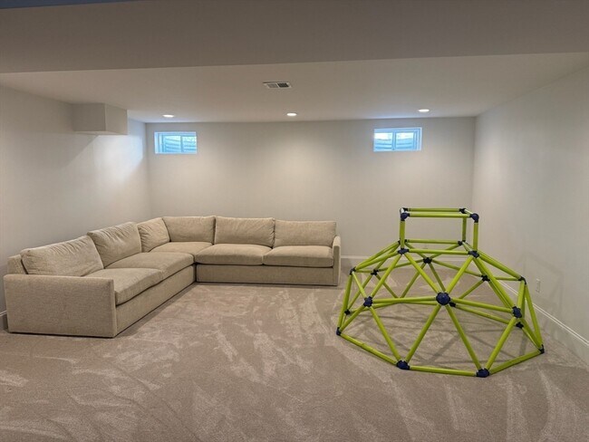 Building Photo - 119 Woodbine Cir