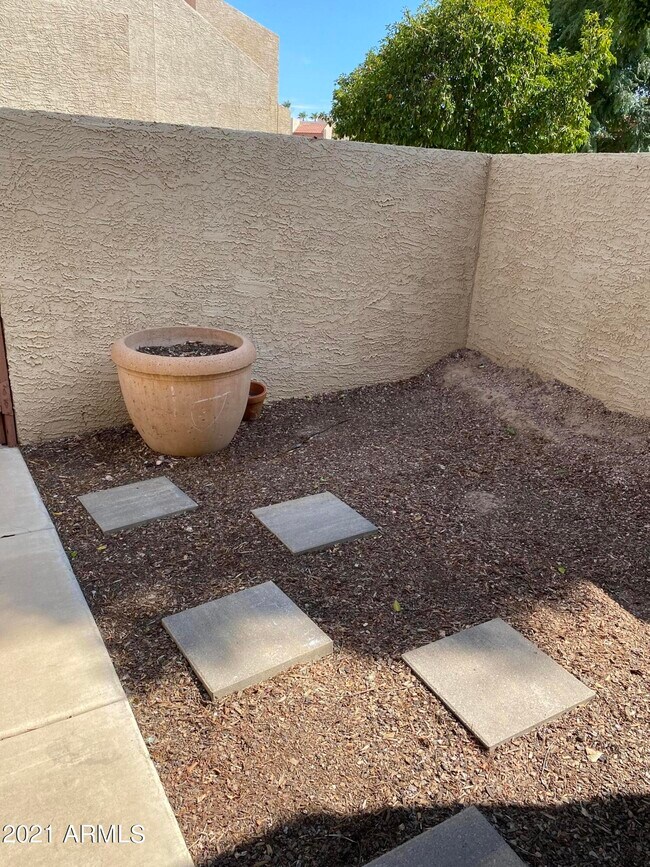 Building Photo - 4224 W Calavar Rd